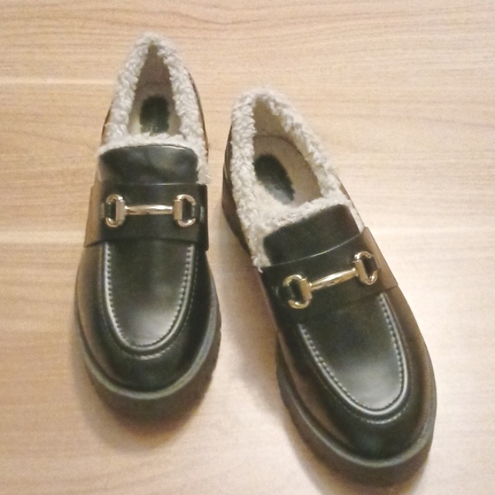 Forever 21 Black Lug Sole Loafer in Size 8